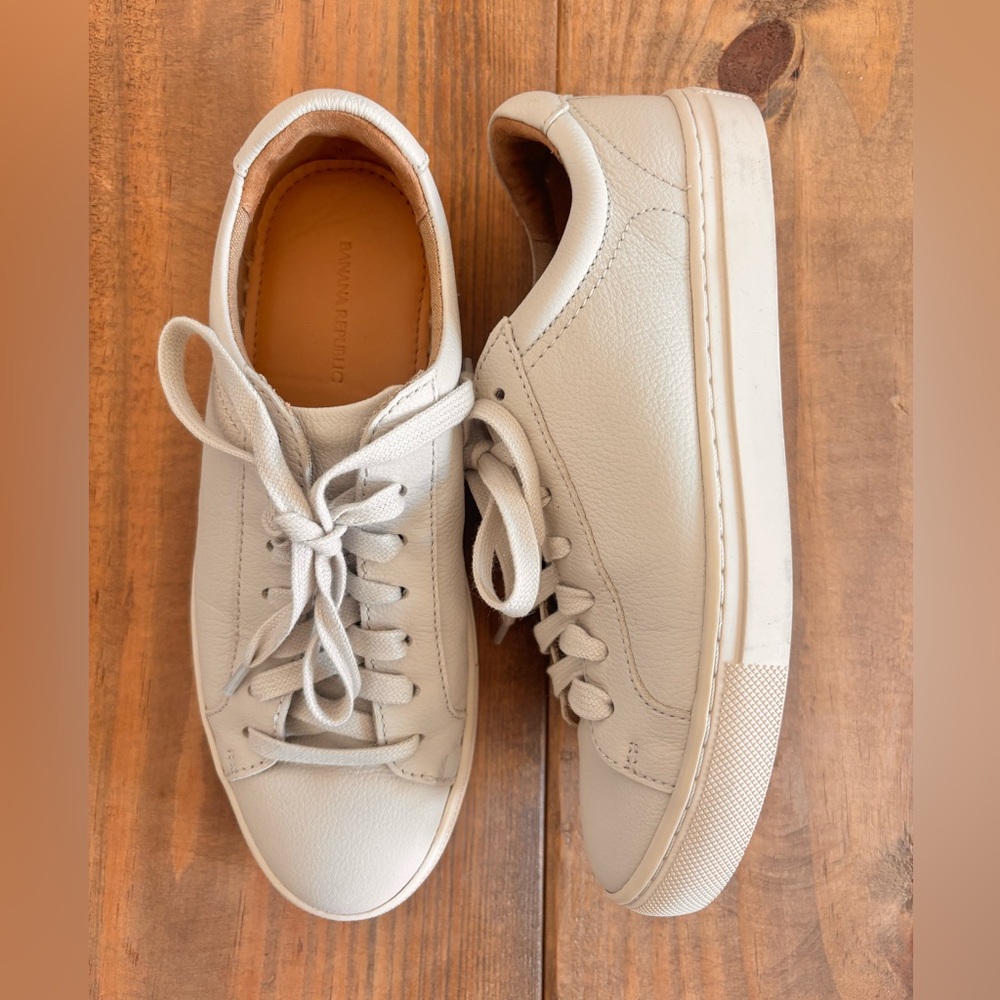 Banana Republic pebbled leather Sneakers